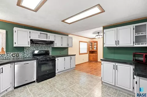 Kitchen - 24253 467a Ave, Dell Rapids, SD 57022 photo 2 of 2