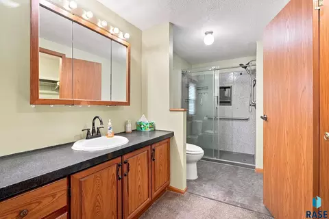 Bath - 24253 467a Ave, Dell Rapids, SD 57022 photo 1 of 4
