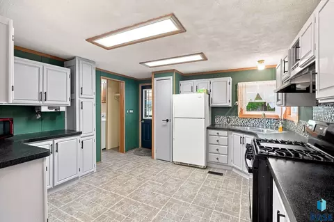 Kitchen - 24253 467a Ave, Dell Rapids, SD 57022 photo 1 of 2