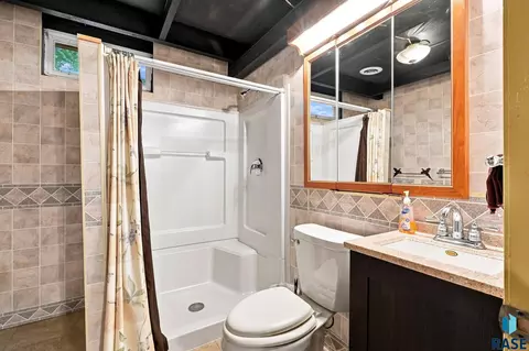 Bath - 24253 467a Ave, Dell Rapids, SD 57022 photo 4 of 4