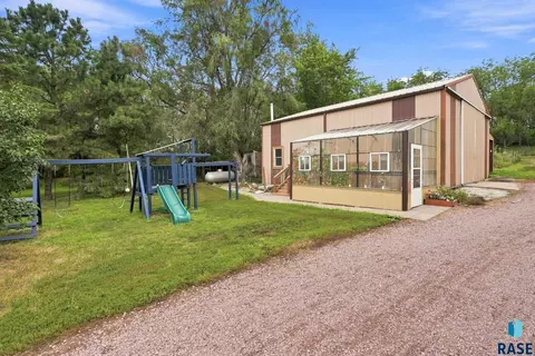 Exterior - 24253 467a Ave, Dell Rapids, SD 57022 photo 7 of 8
