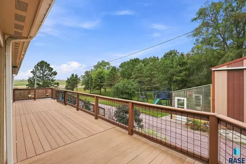 Exterior - 24253 467a Ave, Dell Rapids, SD 57022 photo 5 of 8