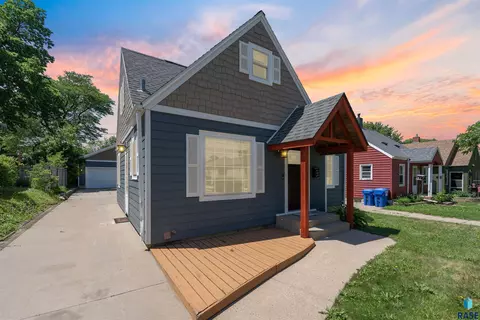 105 S Blauvelt Ave, Sioux Falls, SD 57103