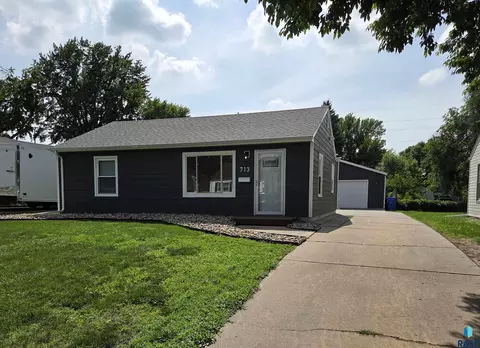 713 S Williams Ave, Sioux Falls, SD 57104
