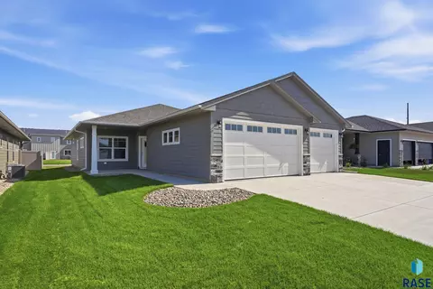 2404 E Tinley St, Brandon, SD 57005