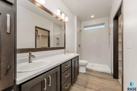 Bath - 2404 E Tinley St, Brandon, SD 57005 photo 1 of 2