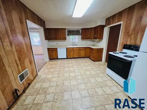Kitchen - 607 NE 4th St, Madison, SD 57042 photo 1 of 3