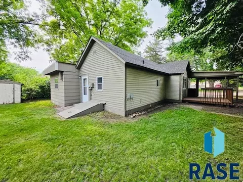 Exterior - 607 NE 4th St, Madison, SD 57042 photo 2 of 2