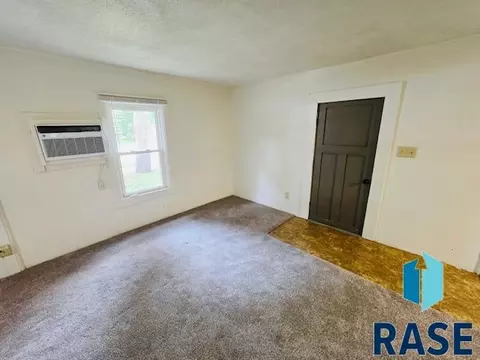 Living - 607 NE 4th St, Madison, SD 57042 photo 2 of 4