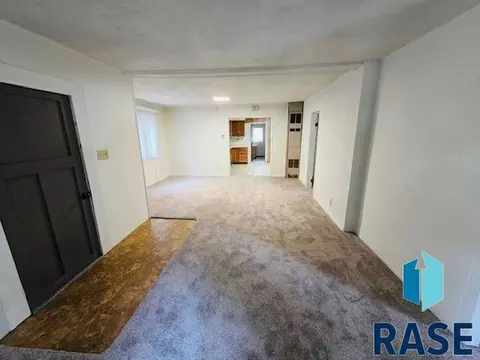 Living - 607 NE 4th St, Madison, SD 57042 photo 1 of 4