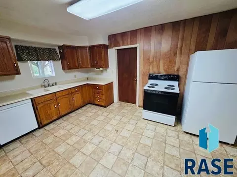 Kitchen - 607 NE 4th St, Madison, SD 57042 photo 3 of 3