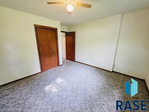 Bedroom - 607 NE 4th St, Madison, SD 57042 photo 3 of 4