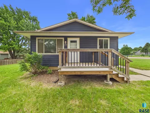 1104 S Joliet Ave, Sioux Falls, SD 57110