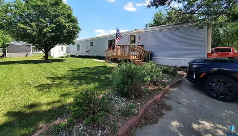 912 N Doland Pl, Sioux Falls, SD 57107