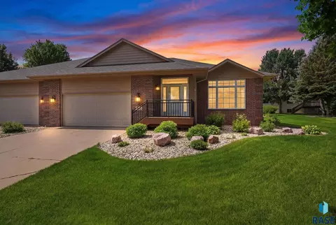 117 W Doral Ct, Sioux Falls, SD 57108