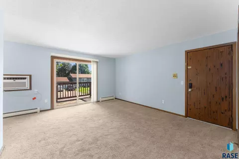 Living - 2900 E Klondike Trl, Sioux Falls, SD 57103 photo 2 of 6