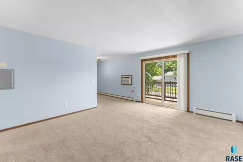 Living - 2900 E Klondike Trl, Sioux Falls, SD 57103 photo 3 of 6