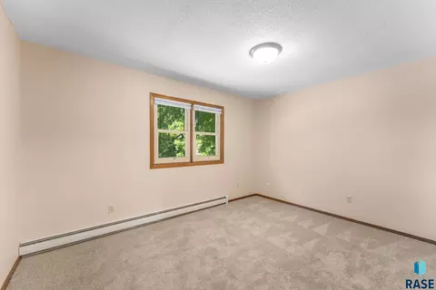 Bedroom - 2900 E Klondike Trl, Sioux Falls, SD 57103 photo 3 of 4