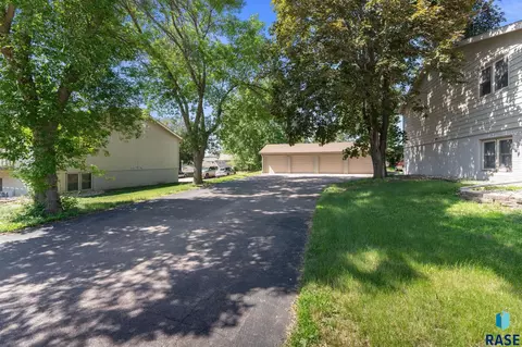 Exterior - 2900 E Klondike Trl, Sioux Falls, SD 57103 photo 5 of 7