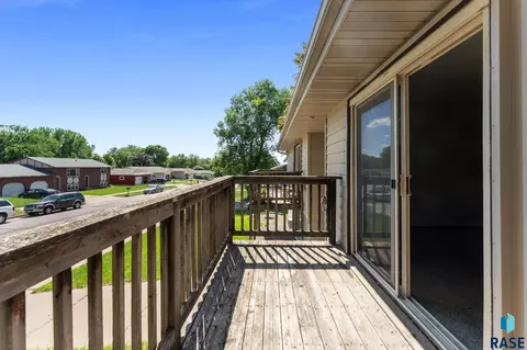 Exterior - 2900 E Klondike Trl, Sioux Falls, SD 57103 photo 3 of 7
