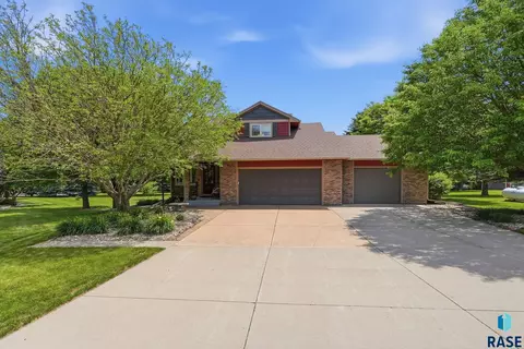 1600 N Deer Hollow Rd, Sioux Falls, SD 57110