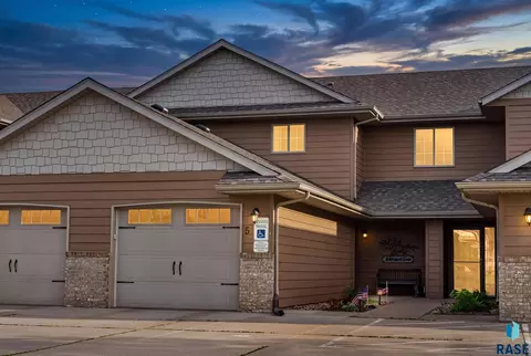8801 W 32nd St #5, Sioux Falls, SD 57106