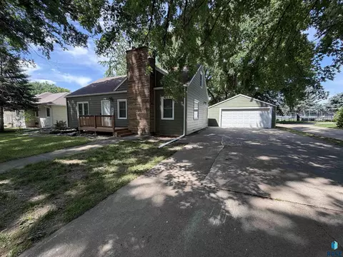 705 Park Blvd, Hurley, SD 57036