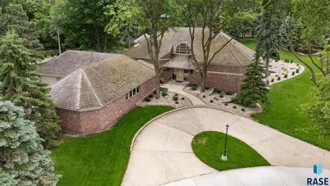 3 W Penmarch Pl, Sioux Falls, SD 57108