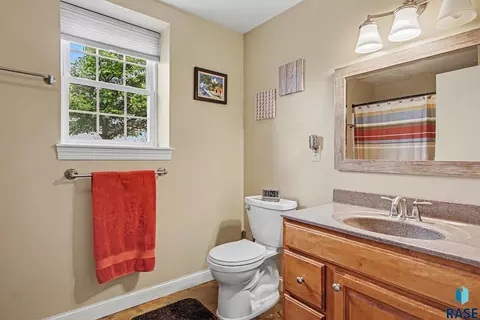 Bath - 22987 448th Ave, Madison, SD 57042 photo 3 of 5