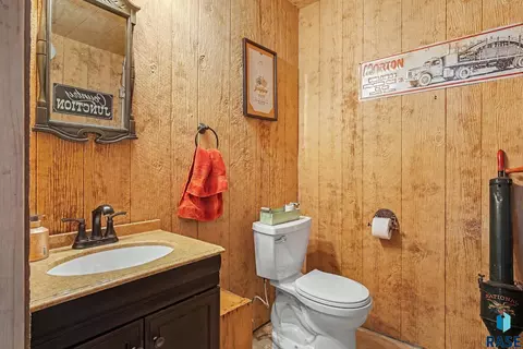 Bath - 22987 448th Ave, Madison, SD 57042 photo 5 of 5