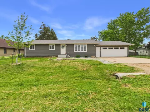 431 Dakota St, Chancellor, SD 57015