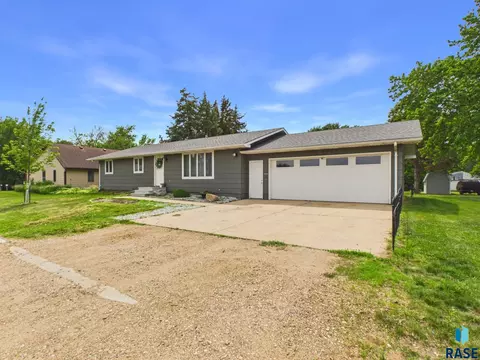 431 Dakota St, Chancellor, SD 57015