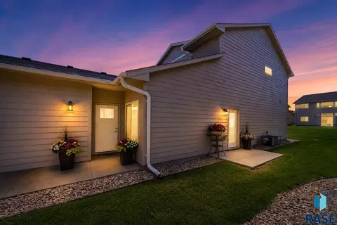 6156 S Alki Pl, Sioux Falls, SD 57108