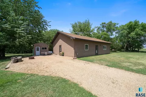 Exterior - 27287 453rd Ave, Parker, SD 57053 photo 1 of 5