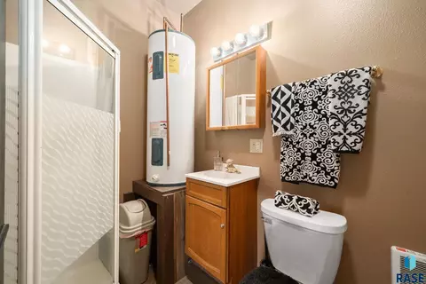 Bath - 27287 453rd Ave, Parker, SD 57053 photo 1 of 1