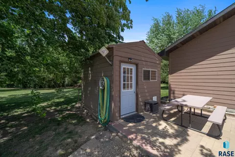 Exterior - 27287 453rd Ave, Parker, SD 57053 photo 3 of 5