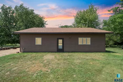 Exterior - 27287 453rd Ave, Parker, SD 57053 photo 5 of 5