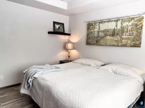 Bedroom - 7801 W 65th St, Sioux Falls, SD 57106 photo 3 of 9