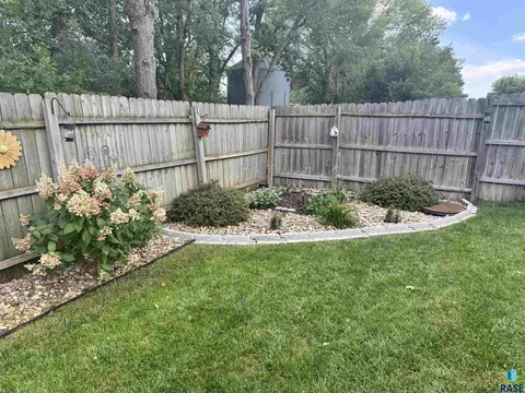 Exterior - 7801 W 65th St, Sioux Falls, SD 57106 photo 17 of 29