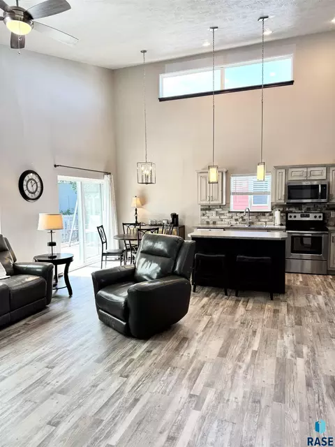 Living - 7801 W 65th St, Sioux Falls, SD 57106 photo 2 of 8
