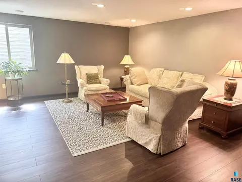 Living - 7801 W 65th St, Sioux Falls, SD 57106 photo 6 of 8