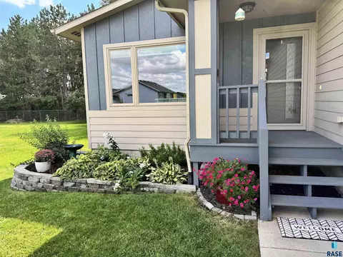Exterior - 7801 W 65th St, Sioux Falls, SD 57106 photo 4 of 29