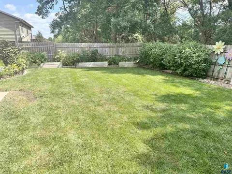 Exterior - 7801 W 65th St, Sioux Falls, SD 57106 photo 9 of 29