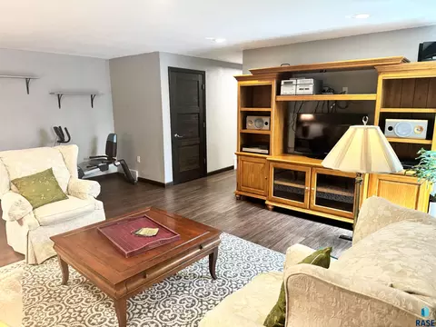 Living - 7801 W 65th St, Sioux Falls, SD 57106 photo 8 of 8