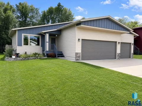 Exterior - 7801 W 65th St, Sioux Falls, SD 57106 photo 2 of 29