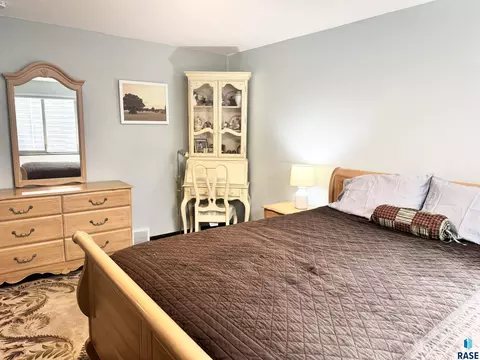 Bedroom - 7801 W 65th St, Sioux Falls, SD 57106 photo 6 of 9