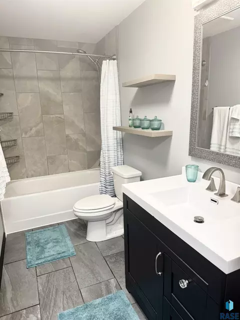 Bath - 7801 W 65th St, Sioux Falls, SD 57106 photo 3 of 5