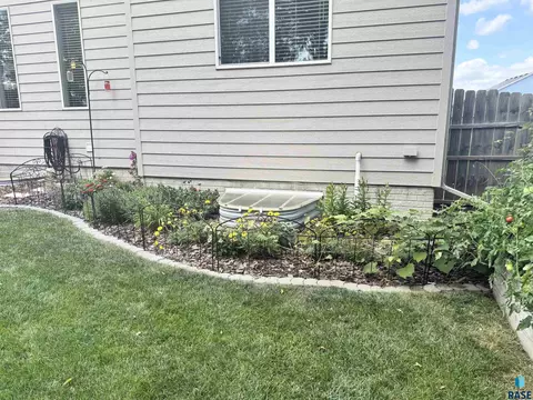 Exterior - 7801 W 65th St, Sioux Falls, SD 57106 photo 12 of 29