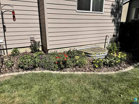 Exterior - 7801 W 65th St, Sioux Falls, SD 57106 photo 10 of 29