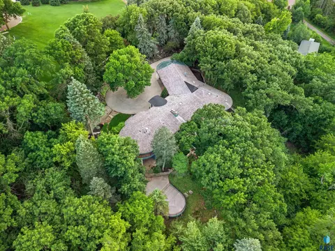 205 E Deer Haven Pl, Sioux Falls, SD 57105